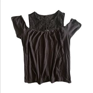 Old navy black peak a boo shoulder loose blouse